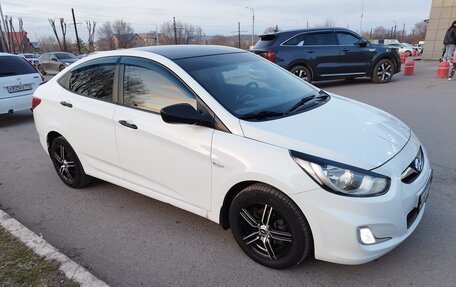 Hyundai Solaris II рестайлинг, 2011 год, 760 000 рублей, 1 фотография