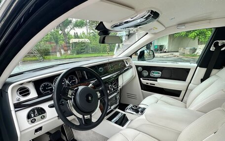 Rolls-Royce Phantom VIII, 2021 год, 45 000 000 рублей, 14 фотография