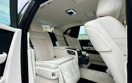 Rolls-Royce Phantom VIII, 2021 год, 45 000 000 рублей, 13 фотография
