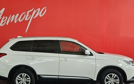 Mitsubishi Outlander III рестайлинг 3, 2018 год, 2 150 000 рублей, 6 фотография