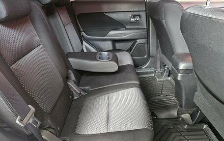 Mitsubishi Outlander III рестайлинг 3, 2018 год, 2 150 000 рублей, 13 фотография