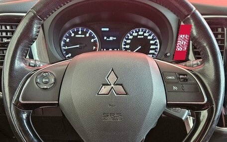 Mitsubishi Outlander III рестайлинг 3, 2018 год, 2 150 000 рублей, 11 фотография