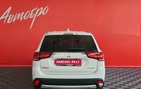 Mitsubishi Outlander III рестайлинг 3, 2018 год, 2 150 000 рублей, 4 фотография