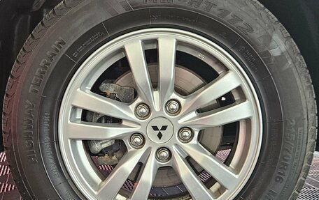 Mitsubishi Outlander III рестайлинг 3, 2018 год, 2 150 000 рублей, 18 фотография