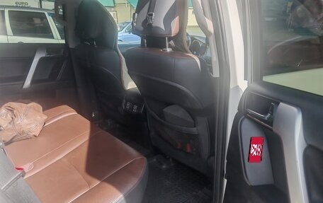 Toyota Land Cruiser Prado 150 рестайлинг 2, 2017 год, 4 500 000 рублей, 6 фотография