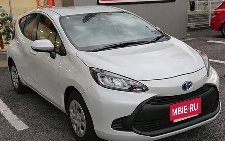 Toyota Aqua, 2022 год, 1 000 000 рублей, 3 фотография