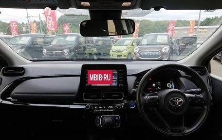 Toyota Aqua, 2022 год, 1 000 000 рублей, 10 фотография
