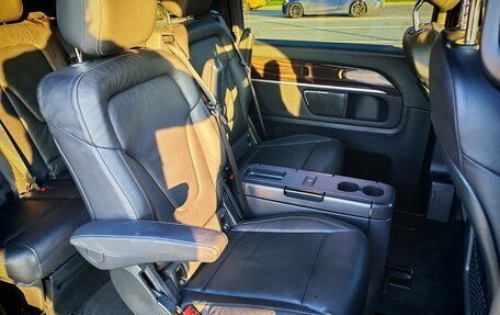 Mercedes-Benz V-Класс, 2022 год, 6 550 000 рублей, 18 фотография