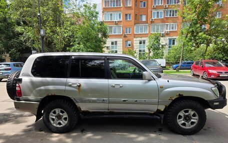 Toyota Land Cruiser 100 рестайлинг 2, 1998 год, 1 000 000 рублей, 3 фотография