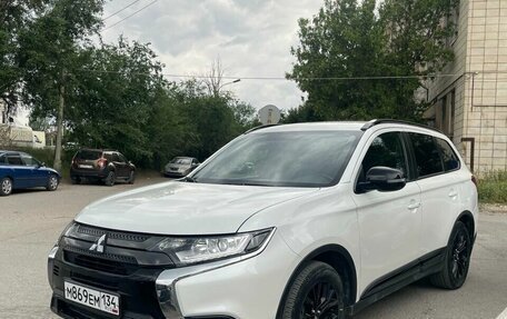 Mitsubishi Outlander III рестайлинг 3, 2020 год, 2 650 000 рублей, 1 фотография