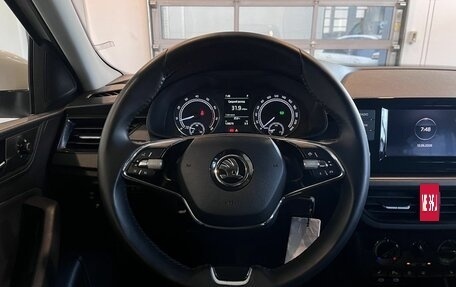 Skoda Rapid II, 2021 год, 1 600 000 рублей, 10 фотография