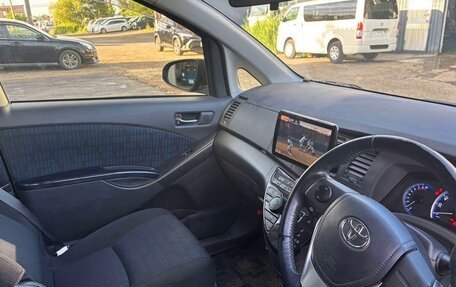 Toyota ISis I, 2015 год, 1 170 000 рублей, 11 фотография