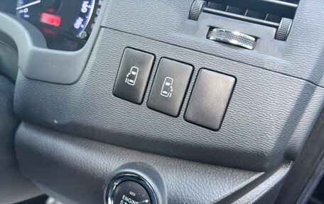 Toyota ISis I, 2015 год, 1 170 000 рублей, 17 фотография