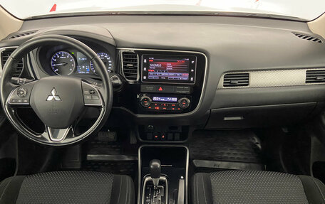 Mitsubishi Outlander III рестайлинг 3, 2018 год, 1 875 000 рублей, 9 фотография