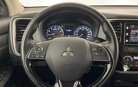 Mitsubishi Outlander III рестайлинг 3, 2018 год, 1 875 000 рублей, 11 фотография
