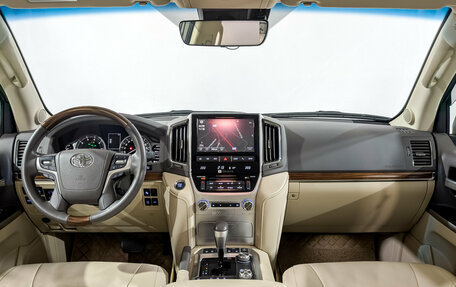 Toyota Land Cruiser 200, 2018 год, 8 950 000 рублей, 14 фотография