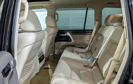 Toyota Land Cruiser 200, 2018 год, 8 950 000 рублей, 12 фотография