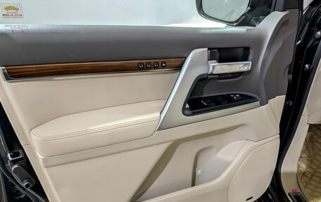 Toyota Land Cruiser 200, 2018 год, 8 950 000 рублей, 19 фотография