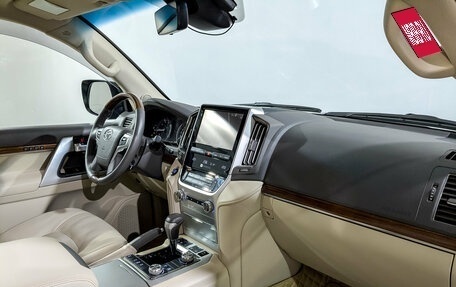 Toyota Land Cruiser 200, 2018 год, 8 950 000 рублей, 11 фотография
