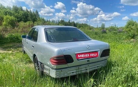 Mercedes-Benz E-Класс, 1999 год, 500 000 рублей, 4 фотография