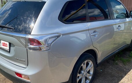 Mitsubishi Outlander III рестайлинг 3, 2013 год, 1 500 000 рублей, 6 фотография