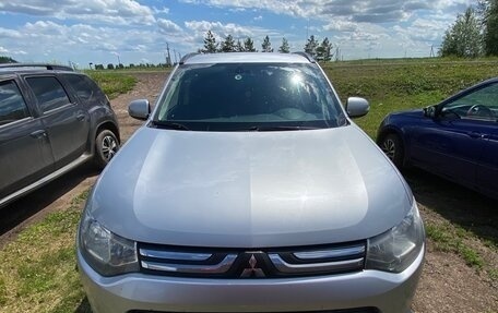Mitsubishi Outlander III рестайлинг 3, 2013 год, 1 500 000 рублей, 3 фотография