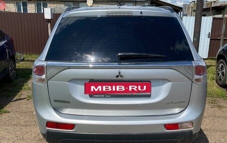 Mitsubishi Outlander III рестайлинг 3, 2013 год, 1 500 000 рублей, 5 фотография