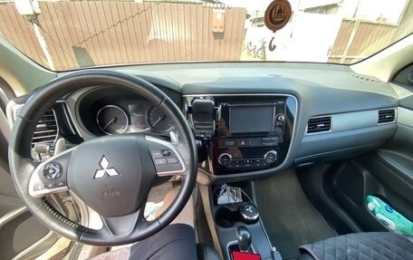 Mitsubishi Outlander III рестайлинг 3, 2013 год, 1 500 000 рублей, 14 фотография