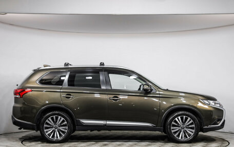 Mitsubishi Outlander III рестайлинг 3, 2020 год, 2 249 000 рублей, 4 фотография