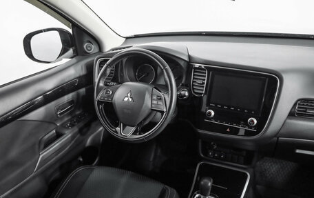 Mitsubishi Outlander III рестайлинг 3, 2020 год, 2 249 000 рублей, 10 фотография