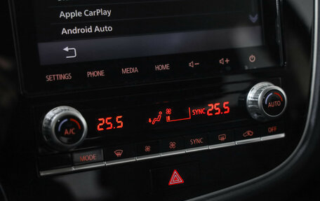 Mitsubishi Outlander III рестайлинг 3, 2020 год, 2 249 000 рублей, 15 фотография