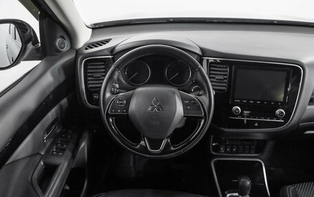 Mitsubishi Outlander III рестайлинг 3, 2020 год, 2 249 000 рублей, 12 фотография