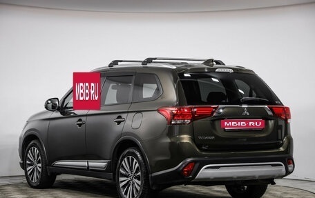 Mitsubishi Outlander III рестайлинг 3, 2020 год, 2 249 000 рублей, 8 фотография