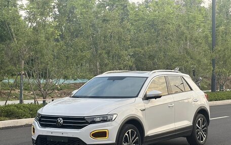 Volkswagen T-Roc I, 2022 год, 1 800 000 рублей, 1 фотография