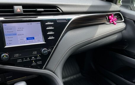 Toyota Camry, 2018 год, 2 670 000 рублей, 4 фотография