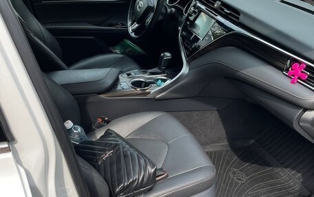 Toyota Camry, 2018 год, 2 670 000 рублей, 10 фотография