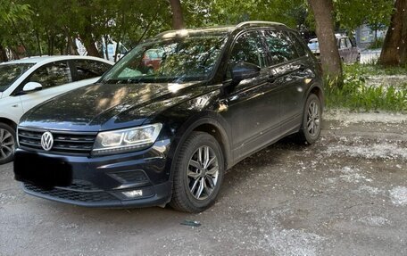 Volkswagen Tiguan II, 2018 год, 2 400 000 рублей, 2 фотография