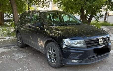 Volkswagen Tiguan II, 2018 год, 2 400 000 рублей, 3 фотография