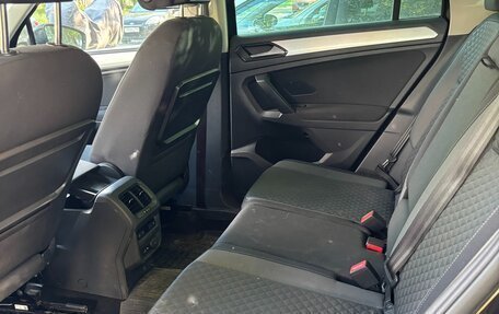 Volkswagen Tiguan II, 2018 год, 2 400 000 рублей, 7 фотография