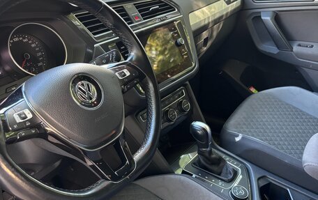 Volkswagen Tiguan II, 2018 год, 2 400 000 рублей, 9 фотография