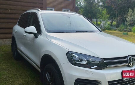 Volkswagen Touareg III, 2011 год, 2 420 000 рублей, 2 фотография