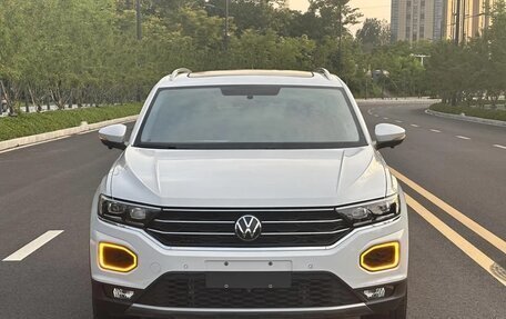 Volkswagen T-Roc I, 2022 год, 1 800 000 рублей, 2 фотография