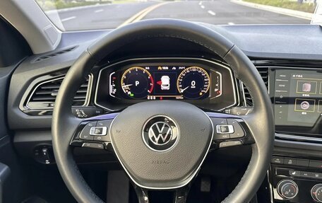 Volkswagen T-Roc I, 2022 год, 1 800 000 рублей, 7 фотография
