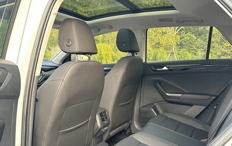 Volkswagen T-Roc I, 2022 год, 1 800 000 рублей, 9 фотография