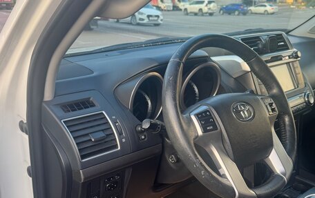 Toyota Land Cruiser Prado 150 рестайлинг 2, 2017 год, 5 200 000 рублей, 9 фотография