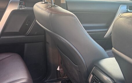 Toyota Land Cruiser Prado 150 рестайлинг 2, 2017 год, 5 200 000 рублей, 13 фотография