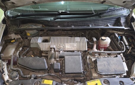 Toyota Prius, 2010 год, 1 000 000 рублей, 13 фотография