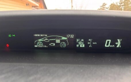 Toyota Prius, 2010 год, 1 000 000 рублей, 17 фотография