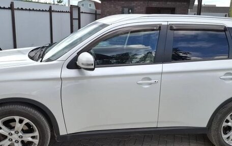 Mitsubishi Outlander III рестайлинг 3, 2014 год, 1 250 000 рублей, 2 фотография