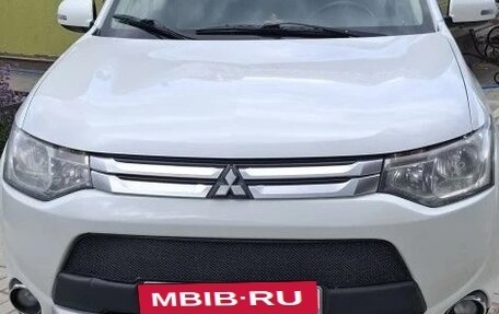 Mitsubishi Outlander III рестайлинг 3, 2014 год, 1 250 000 рублей, 3 фотография